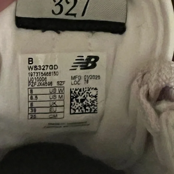 New Balance White and Black Athletic Shoes. Size 8 - Picture 7 of 7